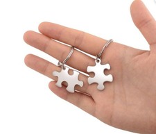 Puzzle Partneranhänger mit „Andrea“ graviert Partner Anhänger Kette Edelstahl.