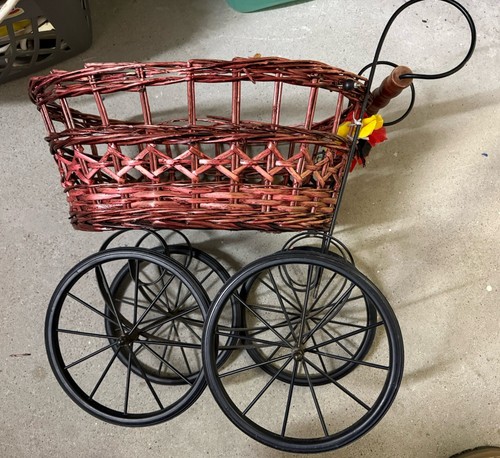 Vintage puppenwagen korbwagen - vintage,