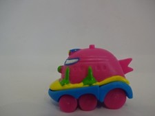 Sammler Auto / Wal mit Brille im Car