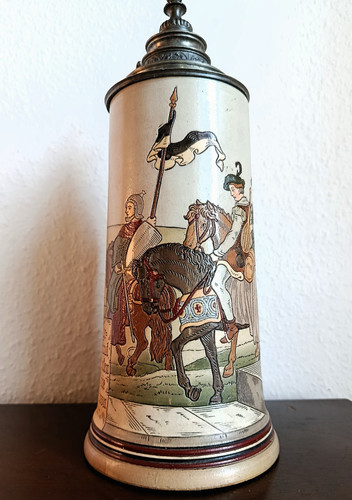 Schöner geritzter krug - schöner,