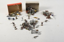 Q40W37- Konvolut antike kleine Zinnfiguren u.a. Heinrichsen in Karton um 1900
