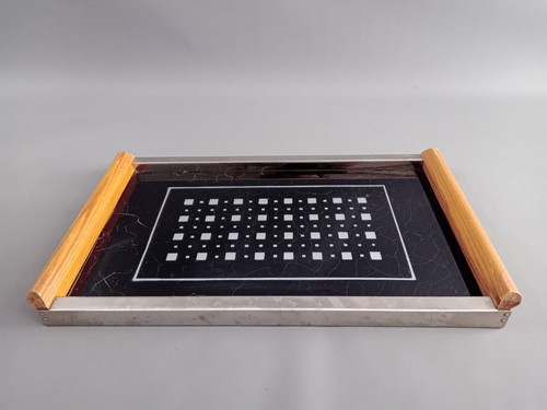 Altes tablett aus holz mit - altes,