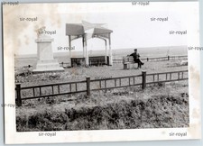 Wehrmacht Soldat neben