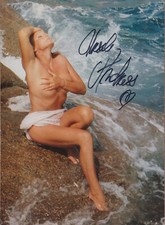 URSULA ANDRESS Original Autogramm 20x27 Großbild sexy Top Portrait selten