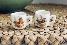 Miniatur-Puppenbecher aus Porzellan mit Schmetterling