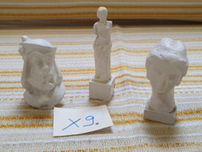 bemalter Ton mini Figur römische Darstellung und zwei Büsten (X8)