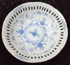 AW August Warnecke Friesisch Blau kleine Durchbruchschale 12,7 cm Vintage 