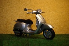 1:18 Vespa Granturismo Silbermetallic 2003 MAISTO 01073