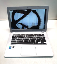 SB22) TOSHIBA CB30 Laptop