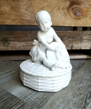 alte weiße Biskuitporzellan