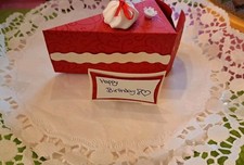 Deko Torte Geschenk Rot Weiss Birthday Spitze Verpackung Geburtstag Kerze Glitz