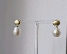 WHITE PEARL EARRINGS CHANGE 