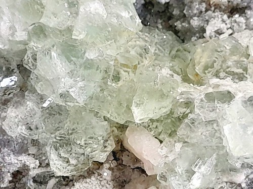 Fluorit auf quarz von - auf,