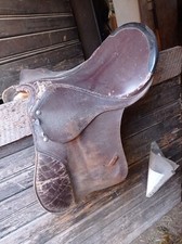 Sattel für Holzpferd, Deko