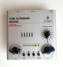Behringer TUBE ULTRAGAIN MIC200 – Röhren-Vorverstärker mit Preamp Modeling