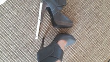 High Heel  Riemchen Pumps grau