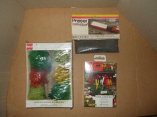 Geländebaumaterialien und Zier-Lupinen von Busch, Gleisschotter von Preiser