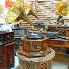 Antikes HMV Grammophon, voll funktionsfähiger Phonograph Win-Up Plattenspieler