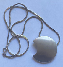 Anhänger im Stile des Bauhaus