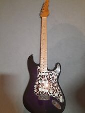 Lila Vision by MSA Gitarre mit Leopardenmuster 