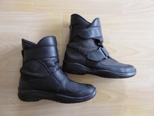 Gepflegte Motorradstiefel von