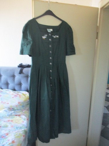 Dunkelgrünes trachtenkleid - dunkelgrünes,