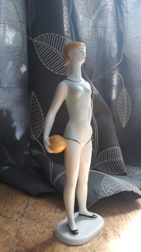 Seltene porzellanfigur - ,