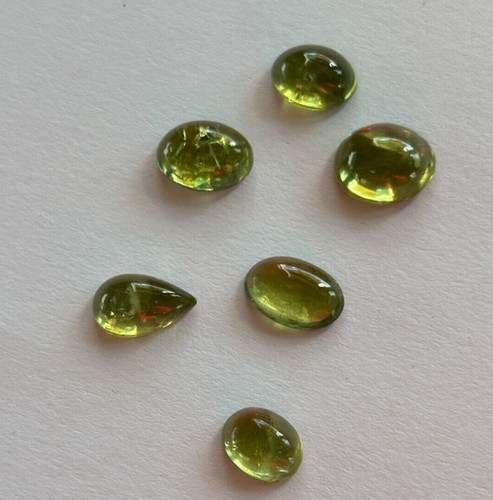 Peridot cabochon - cabochon, in