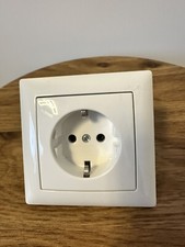 Busch-Jaeger Schuko-Steckdose - Weiß mit Rahmen