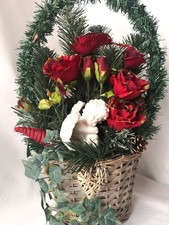 Grab Gesteck  in einem Korb  .Künstlich