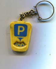 Auto  Anhänger  Parkuhr  Gute Fahrt