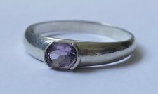 Solitär Ring lilafarbener