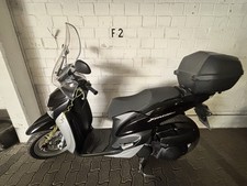 Yamaha Xenter 125 Roller Mit Topcase Und Windschutzscheibe