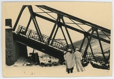 Orig. Foto Soldaten mit Schneehemd bei gesprengte Brücke am Westwall Grenze 1940