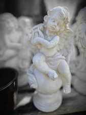 Statue, Steinfigur "Engel auf Kugel mit Harfe" 48 cm, Steinguss Gartendekoration