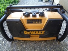 DeWALT Akku- und Netz-Radio mit Ladefunktion DW911