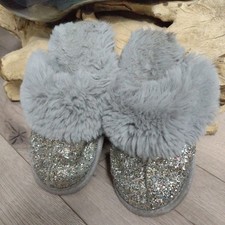 Hausschuhe 36 getragen für