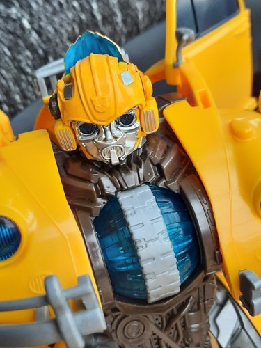 Hasbro tomy bumblebee - hasbro,
