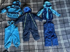 Schneeanzug und Matschsachen