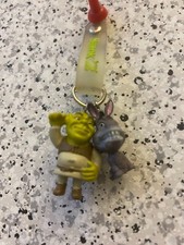Schlüsselanhänger zum Film Shrek 2 + 2 Figuren Shrek Esel Kunststoff Schriftzug