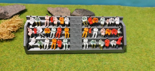 100x sitzende bemalte figuren - sitzende,