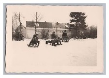 Kinder mit Schlitten - Winter