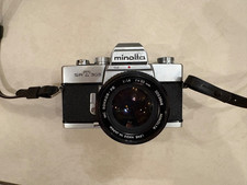 Minolta SRT 303 mit Objektiv