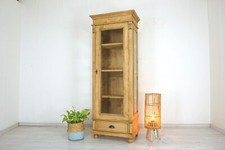 schöne schmale Vitrine in Weichholz massiv, Schrank im Landhausstil "Antik-Lux"