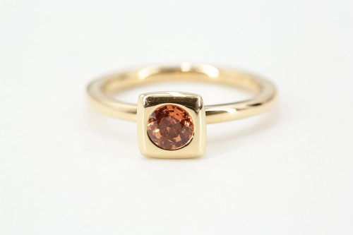 Saphir ring 750 gold - 0,61,