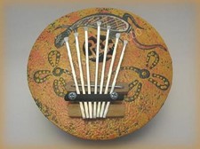 3799) Kokosnuss Kalimba Daumenorgel GECKO Motiv Orange Teakholz Zupfinstrument