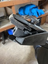 Universaldachgepäckträger für offene Dachreling mit 2 Fahrradträger