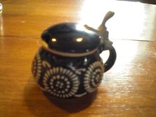 Kleiner Senftopf aus Steingut mit Deckel Höhe 7 cm