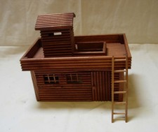 Blockhaus aus Holz mit Leiter