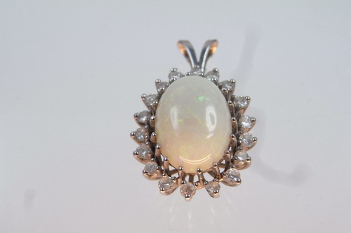 Schöner edel opal - schöner, diamant